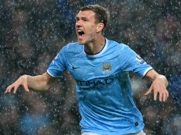 El bosnio Edin Dzeko se lució con dos goles a los minutos 64 y 72. AFP /