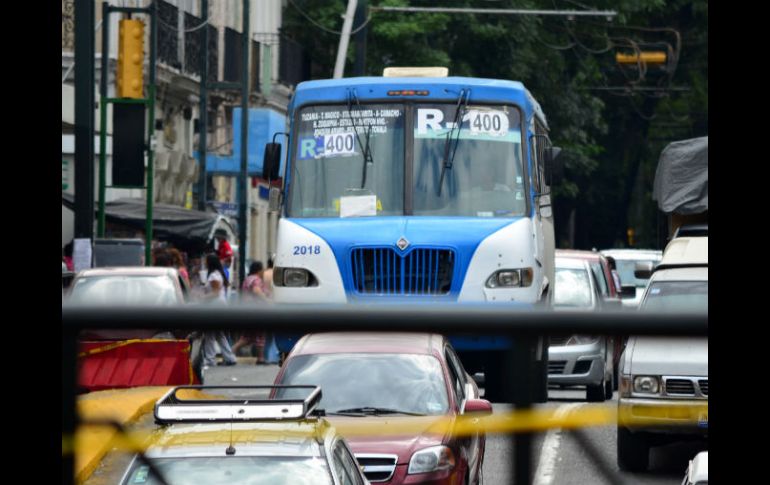 Aunque el servicio se proporciona con autobuses a diesel, las frecuencias son más amplias al destinarse un parque menor al habitual.  /