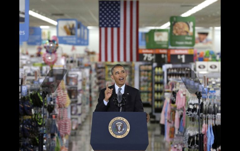 Barack Obama, decidió dar el discurso en Walmart, una cadena denostada por los sindicatos por sus bajos salarios. AP /