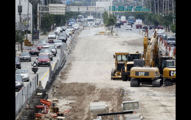 El nodo Ramón Corona-López Mateos no sólo está retrasado en su construcción, también aumentó su costo en 20%. ARCHIVO /