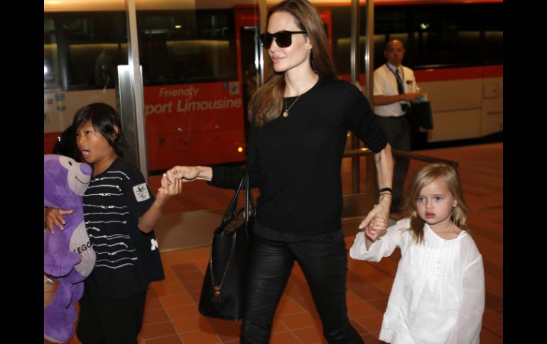 Angelina Jolie es madre de seis hijos: tres niñas y tres niños. ARCHIVO /