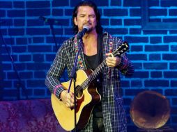 Arjona interpretó temas como 'Historia de Taxi' y 'Señora de las cuatro décadas'. ARCHIVO /