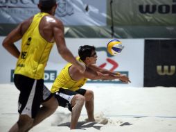 Ontiveros y Virgen son el primer dúo local en llegar lejos en este torneo de voley en rama varonil. Foto: @CONADE. ESPECIAL /