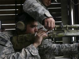 Soldado estadounidense durante entrenamiento militar en rifle. ARCHIVO /