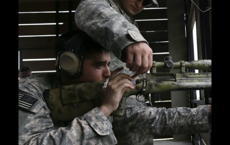 Soldado estadounidense durante entrenamiento militar en rifle. ARCHIVO /