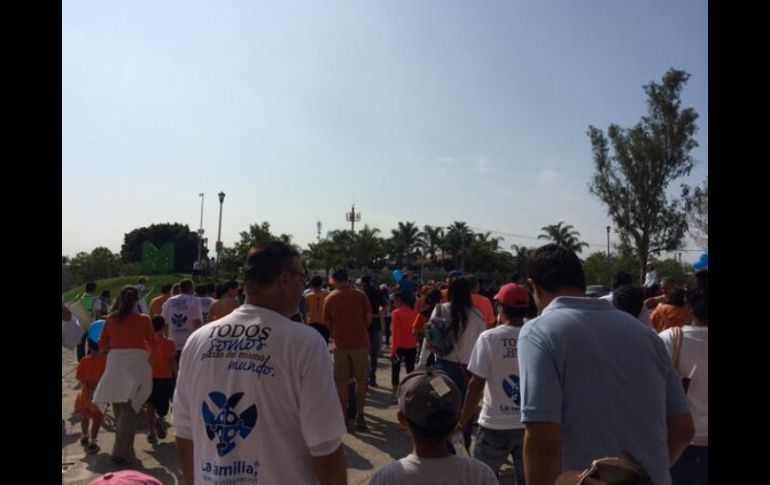 Cerca de mil personas participaron en la caminata realizada en el parque Metropolitano. Tomada de @fundaciónhaceac. ESPECIAL /