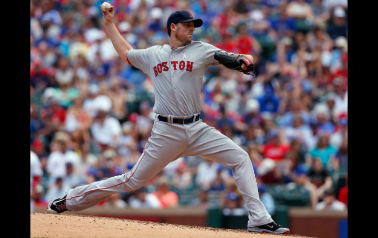 John Lackey lanzó siete entradas completas. AFP /