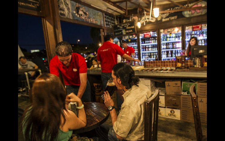 Con respecto al tipo de alcohol, en América Latina, lo que más se ingiere es cerveza; seguido de licores (vodka, whisky), y vino. ARCHIVO /