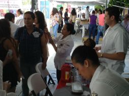 La Secretaría de Salud Jalisco ofrece pruebas de diabetes e hipertensión, aplicación de vacunas, entrega de suero oral y preservativos.  /