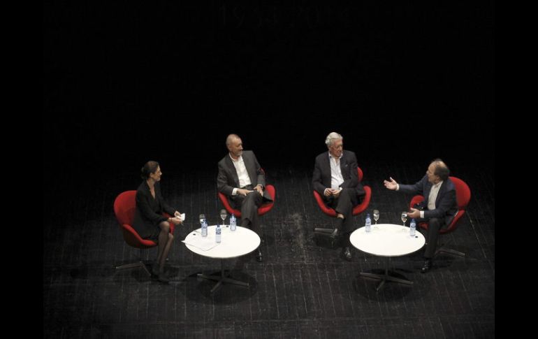 Ante un público entregado desde el principio y que abarrotaba la sala mayor del edificio. EFE /