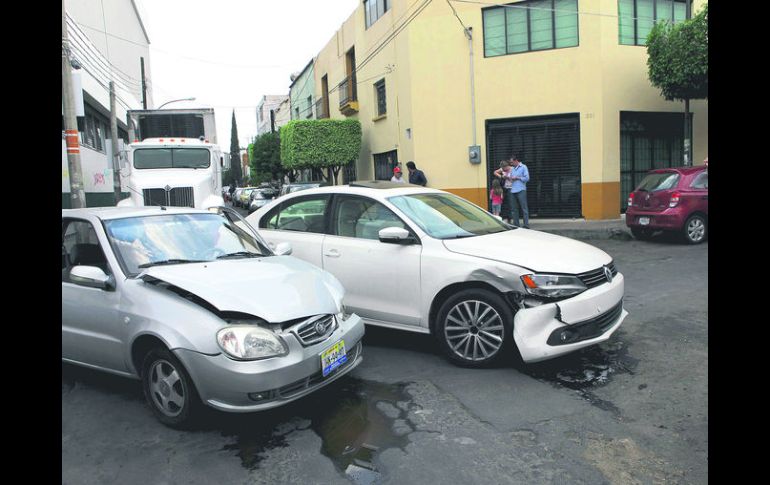 Costos.  Los seguros para automóvil son los más solicitados, según los expertos del sector.  /