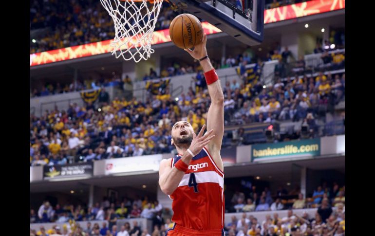 Marcin Gortat fue líder en la ofensiva de los Wizards. AFP /