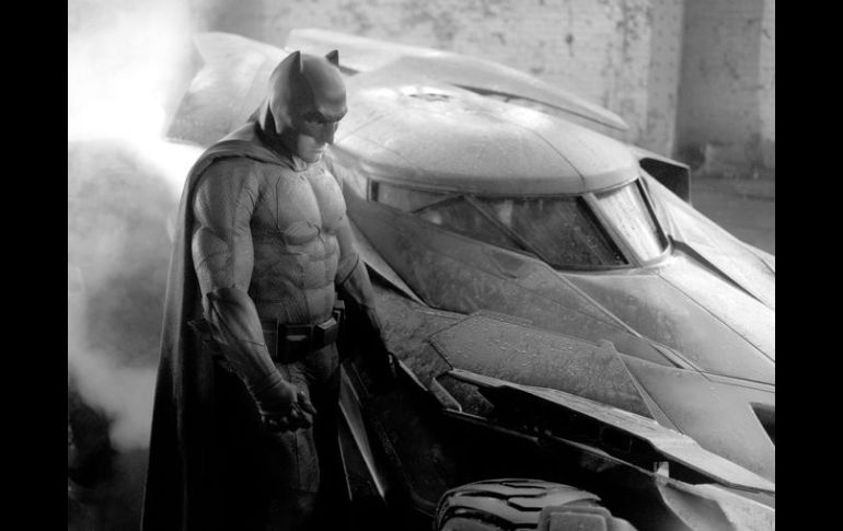 Zack Snyder sorprendió a la red con una fotografía que muestra el nuevo aspecto que tendrá “Batman”. ESPECIAL /