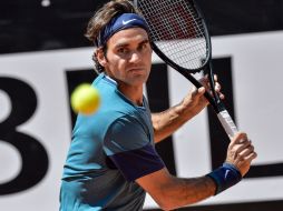 Roger Federer perdió en su regreso a las pistas tras el nacimiento de sus hijos. AFP /