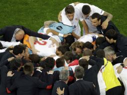 Sevilla anotó todos sus tiros desde los once pasos y se llevó el campeonato. AFP /