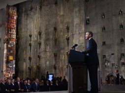 Obama, durante su discurso en el Foundation Hall, un impresionante espacio subterráneo en los cimientos de las Torres Gemelas. AFP /