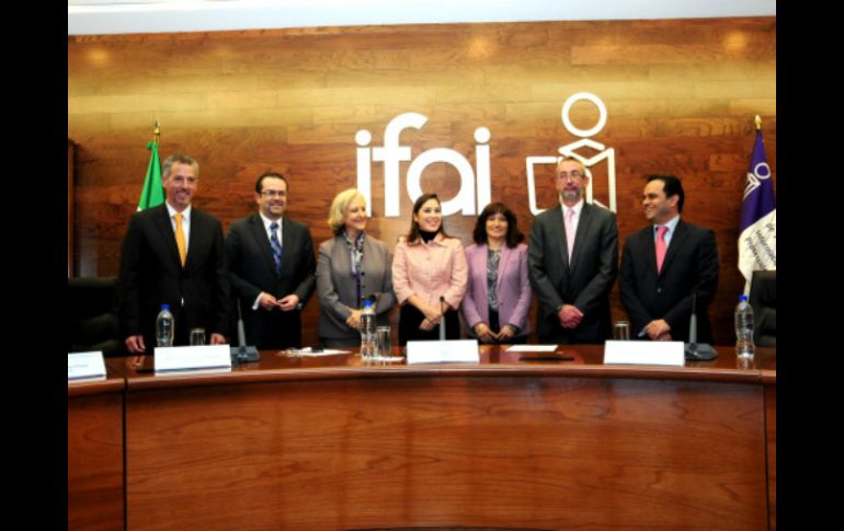 Ximena Puente (c) fue elegida por votación unánime en el pleno del IFAI. TOMADA DE @ifaimexico  /