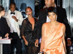 Jay Z y Solange protagonizaron pelea en un elevador durante la noche del MET. ARCHIVO /