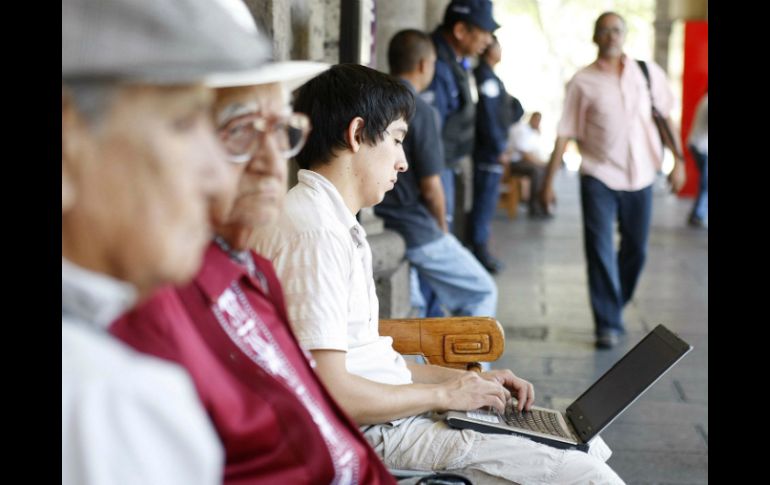 Estiman que en América, dos de cada tres personas tengan acceso a internet antes de iniciar el 2015. ARCHIVO /