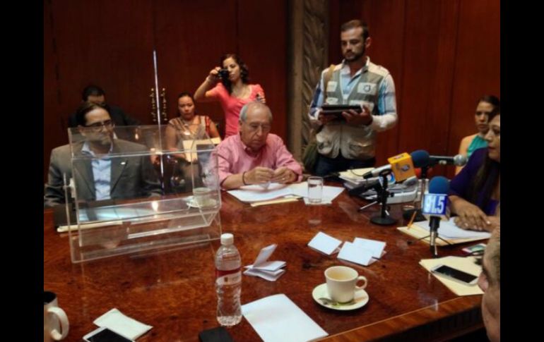 Momento en que regidores ''rifan'' los nombramientos a consejeros ciudadanos. Foto: ‏@zapopanprensa. ESPECIAL /