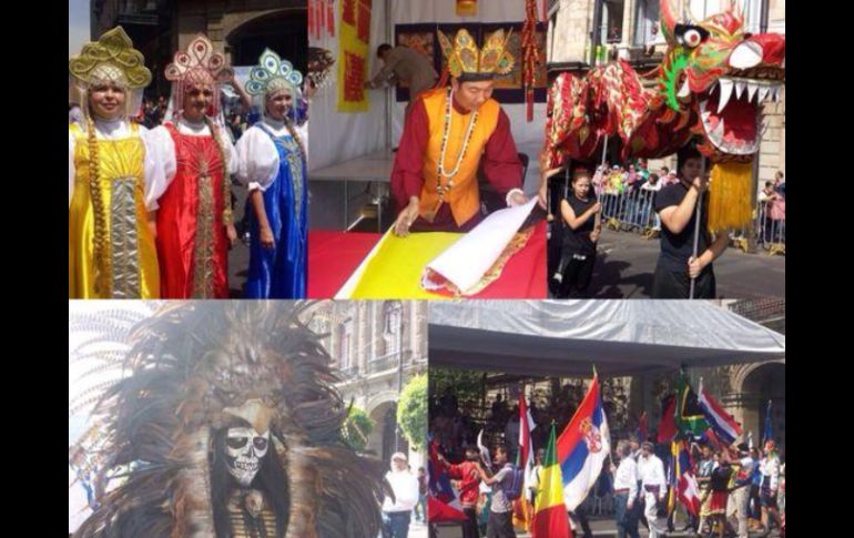 La Feria arrancó con un desfile de contingentes de los diversos países participantes. FOTO: @ManceraMiguelMX. ESPECIAL /