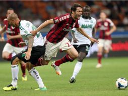 El conjunto de Clarence Seedorf ganó al Sassuolo (2-1) en el choque de cierre de la Liga de Italia. EFE /