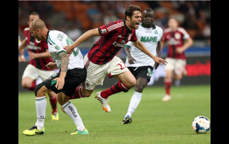 El conjunto de Clarence Seedorf ganó al Sassuolo (2-1) en el choque de cierre de la Liga de Italia. EFE /