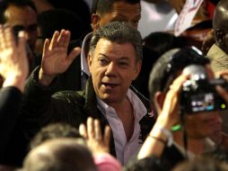 Juan Manuel Santos cierra su campaña con actos en Bogotá, rodeado de cientos de seguidores. EFE /