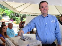 Monraz acudió a votor a la casilla ubicada en el Parque Hundido.  /