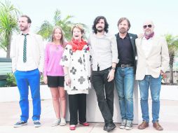 (De izq. a der.) Esteban Bigliardi, Viilbjork Malling Agger, Ghita Norby, Lisandro Alonso, Viggo Mortensen y Fabián Casas. EFE /