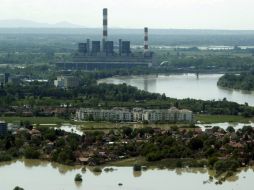 Vista aérea de la ciudad de Obrenovac, en Serbia, una de las regiones más afectadas por las intensas lluvias. EFE /