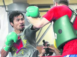 Manny Pacquiao ha peleado de manera profesional desde los 16 años y su nuevo pacto lo mantendrá en el cuadrilátero hasta los 38 años. AP /