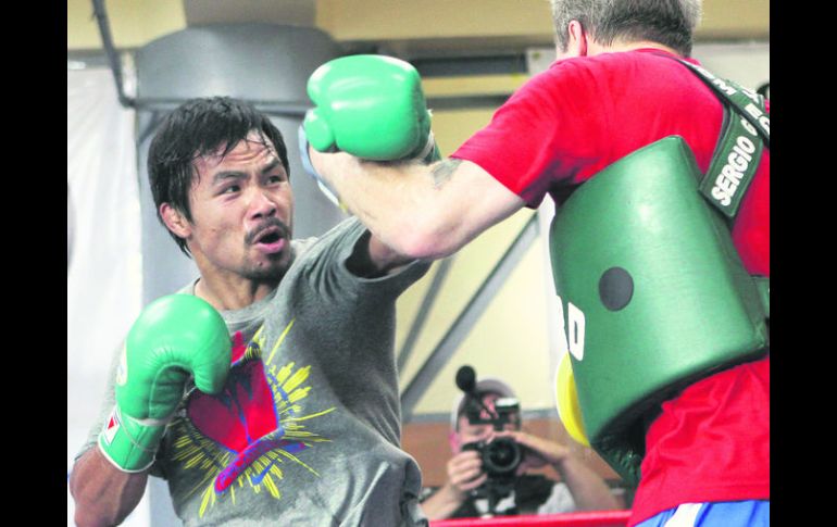 Manny Pacquiao ha peleado de manera profesional desde los 16 años y su nuevo pacto lo mantendrá en el cuadrilátero hasta los 38 años. AP /