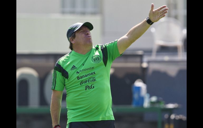 ''Nadie se ha muerto por abstinencia de 40 días'', comentó Miguel Herrera. AP /