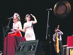 FRANCO-TAPATÍAS. Florence Vermue y Maricarmen Camarena, en el recital de anoche.  /