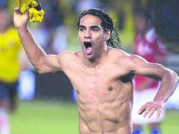 En duda. Radamel Falcao se sometió a una cirugía que toma entre seis y ocho meses sanar. AP /