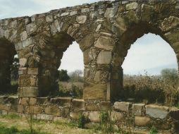 El acueducto se encuentra bien, sólo tiene colapsadas algunas piedras en tres de los 33 arcos. EFE /