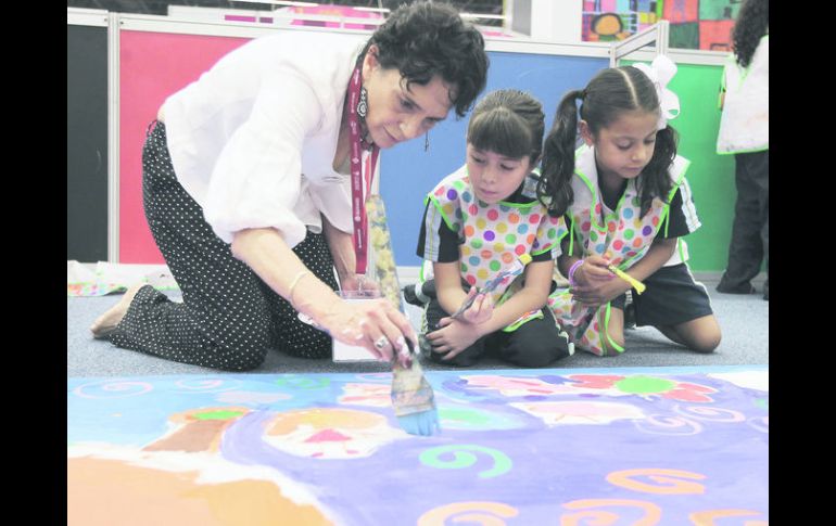 Magia. Trazos y colores son algunas de las principales actividades que se desarrollan en esta mágica feria para niños y jóvenes.  /