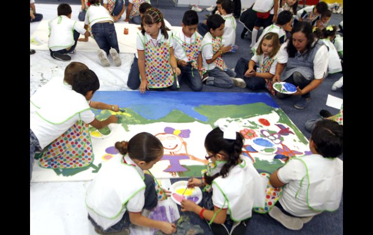 Alumnos de preescolar hasta secundaria disfrutan del menú artístico que se encuentra en las instalaciones de Expo Guadalajara.  /