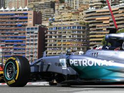 El británico Lewis Hamilton es el más rápido en la segunda sesión de  entrenamientos oficiales del Gran Premio de Mónaco. AFP /