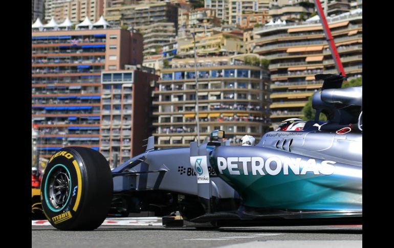 El británico Lewis Hamilton es el más rápido en la segunda sesión de  entrenamientos oficiales del Gran Premio de Mónaco. AFP /