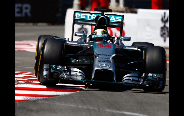 El líder del Mundial de F1, Lewis Hamilton, durante prueba en el circuito de Montecarlo, del GP de Mónaco. EFE /