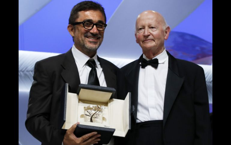 El director turco Nuri Bilge Ceylan posa junto a Gilles Jacob, presidente del festival. AFP /