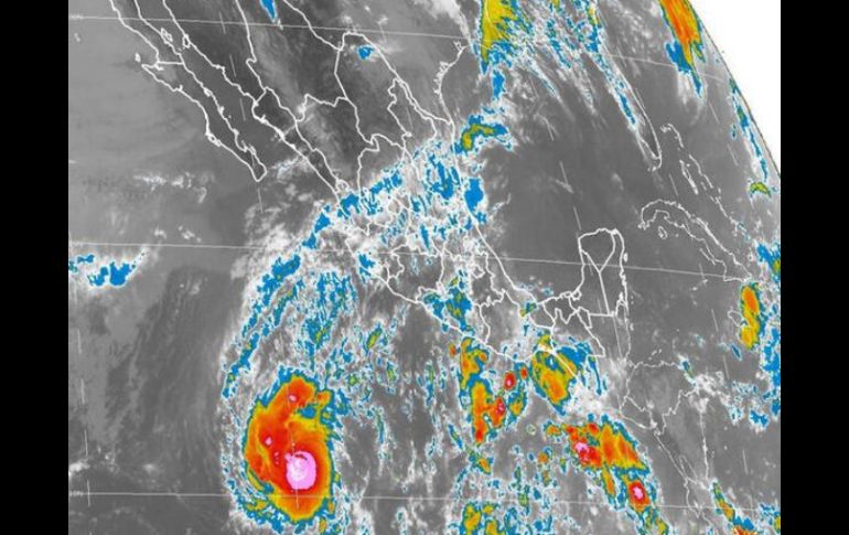 El meteoro propiciará lluvias intensas en Jalisco, Colima y Michoacán, y de menor intensidad en Nayarit. TWITTER: @David_Korenfeld. ESPECIAL /