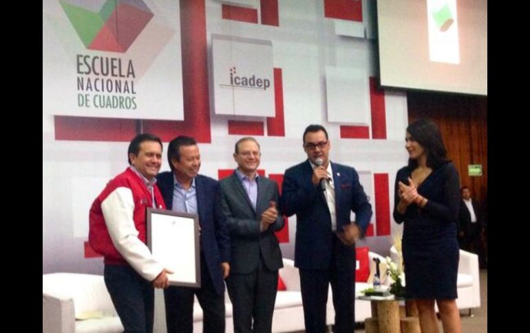 Guajardo impartió una conferencia a participantes de la Escuela Nacional de Cuadros del Revolucionario Institucional.Tomada de @CCQ. ESPECIAL /