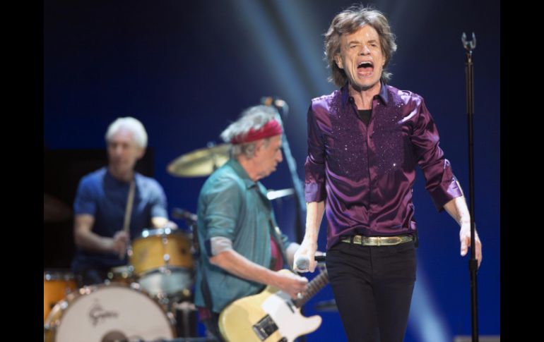 La banda suspendió algunos conciertos por la muerte de la novia de Mick Jagger. ARCHIVO /