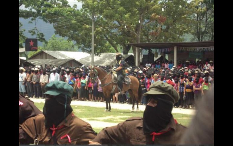 Marcos apareció montando un caballo y fumando su característica pipa. ESPECIAL /