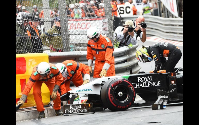 Pérez abandonó la carrera en la primera vuelta. EFE /