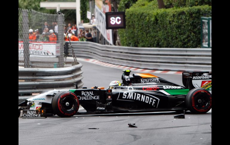 El Indian Force de Pérez abandonó la carrera del GP de Mónaco tras choque en la primera vuelta. AP /