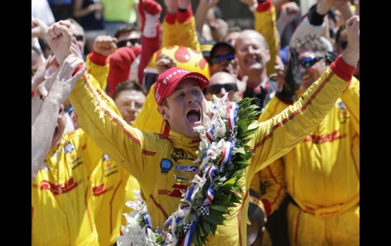 Ryan Hunter-Reay protagoniza el segundo final más reñido de la historia de la Indycart. AP /